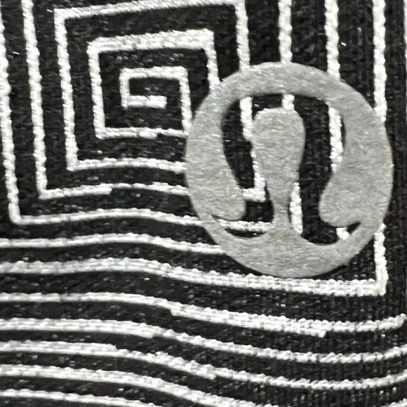 Lululemon size 2 crop leggings. Excellent condition - Picture 3 of 8